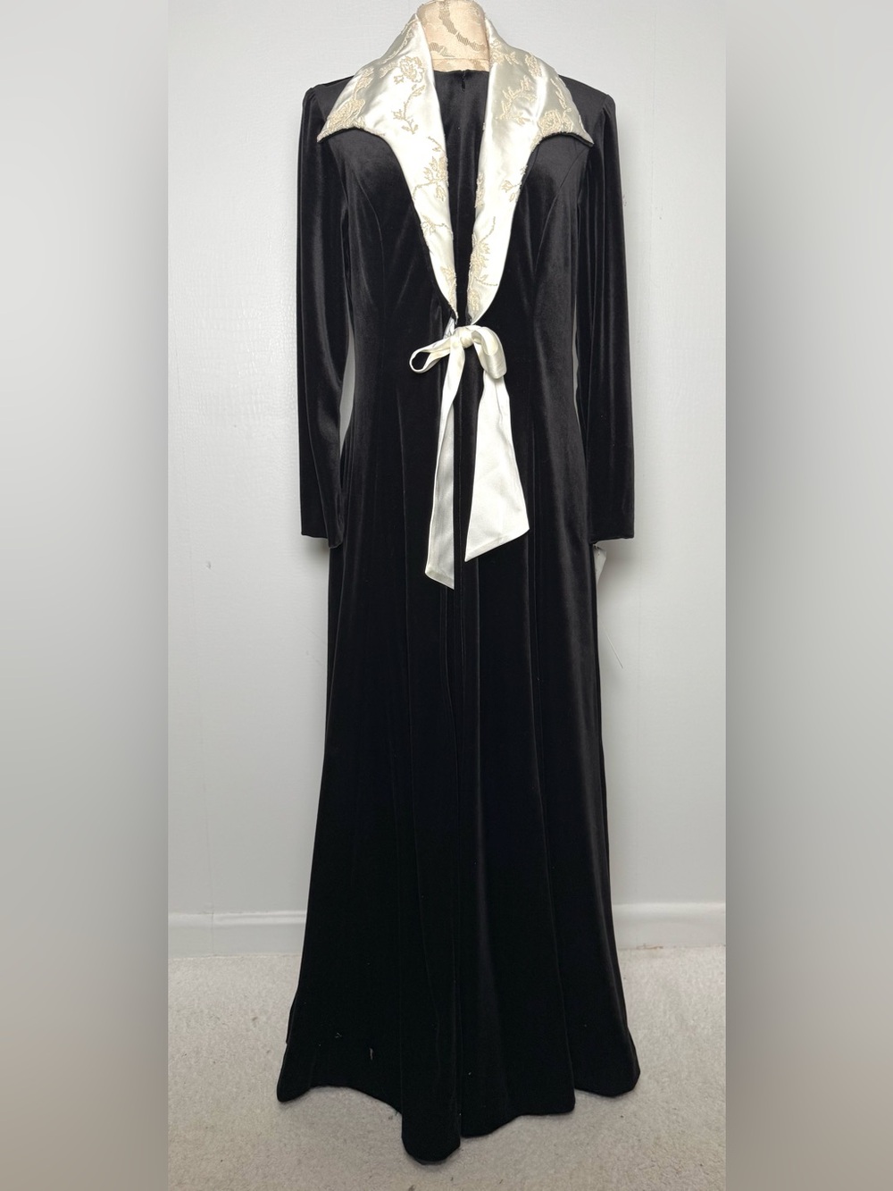 Raza New York Velvet Beaded Hostess Gown Robe M Vintage